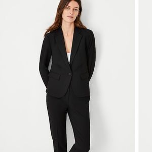 The Notched One Button Blazer in Seasonless Stretch Size 18